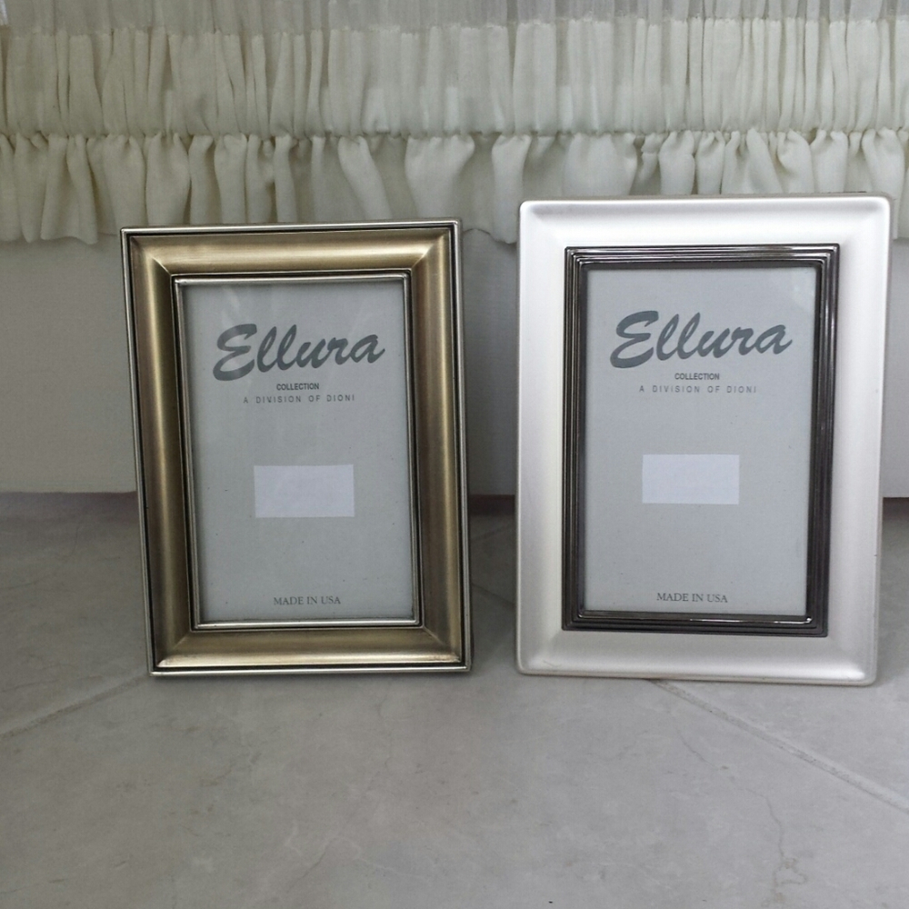2 picture frames